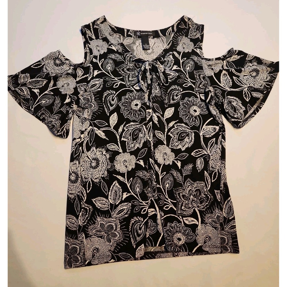 I-N-C Black And White Short Sleeve Cold Shoulder  Floral Top Size Small